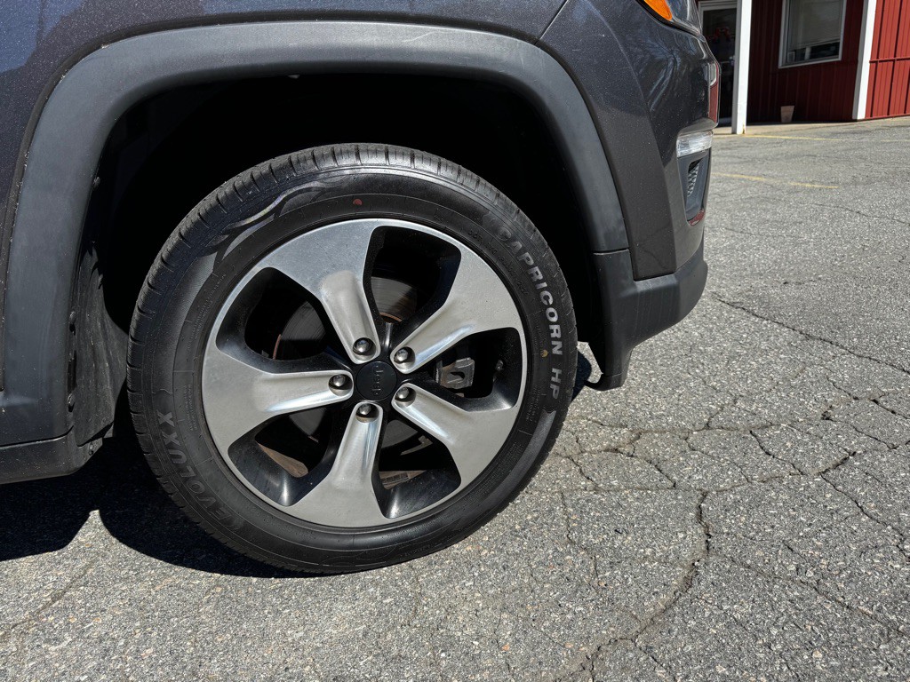 2017 Jeep Compass Image 32