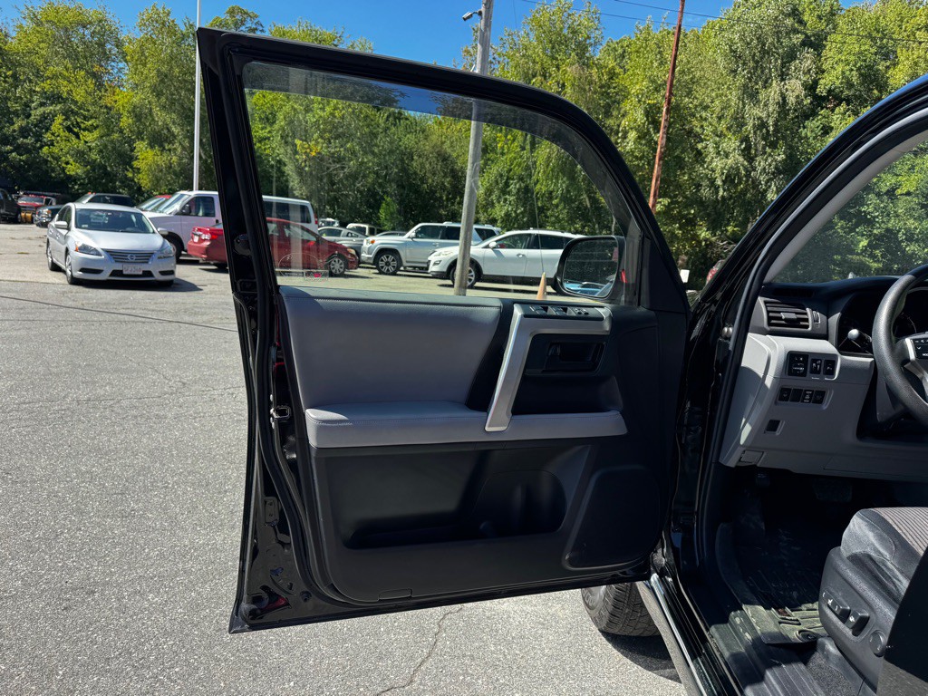 2013 Toyota 4Runner Image 16