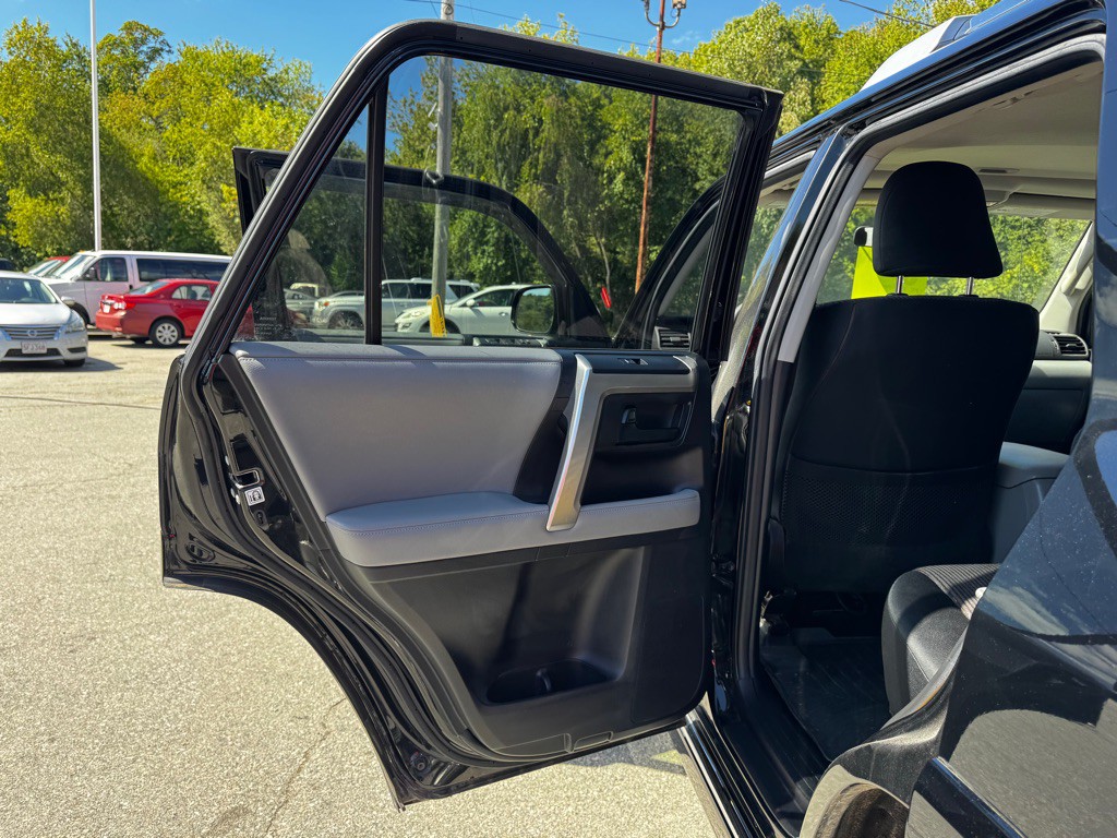 2013 Toyota 4Runner Image 17