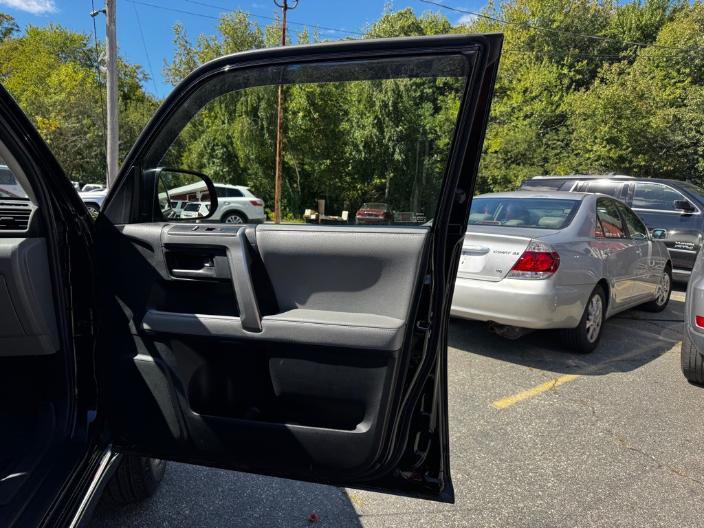 2013 Toyota 4Runner Image 26