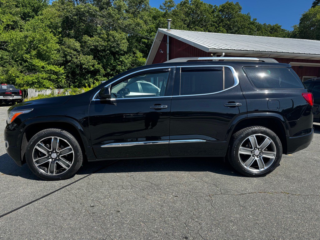 2017 GMC Acadia Image 2
