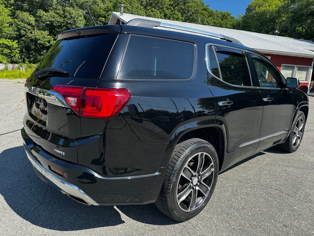 2017 GMC Acadia Image 8