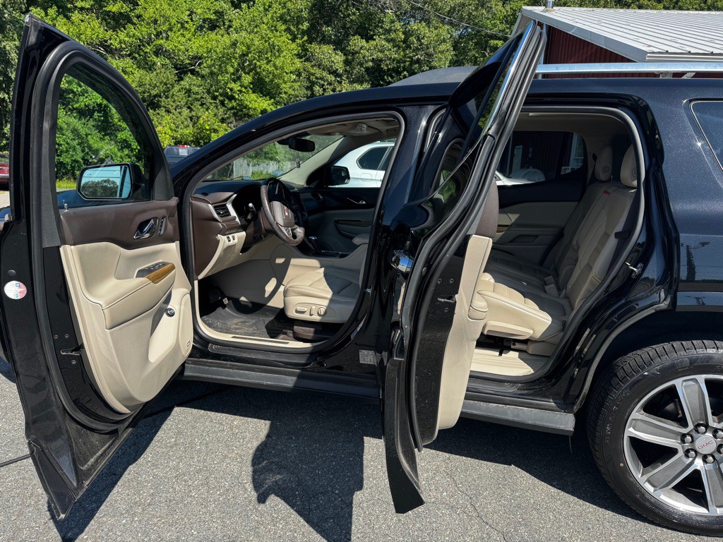2017 GMC Acadia Image 9