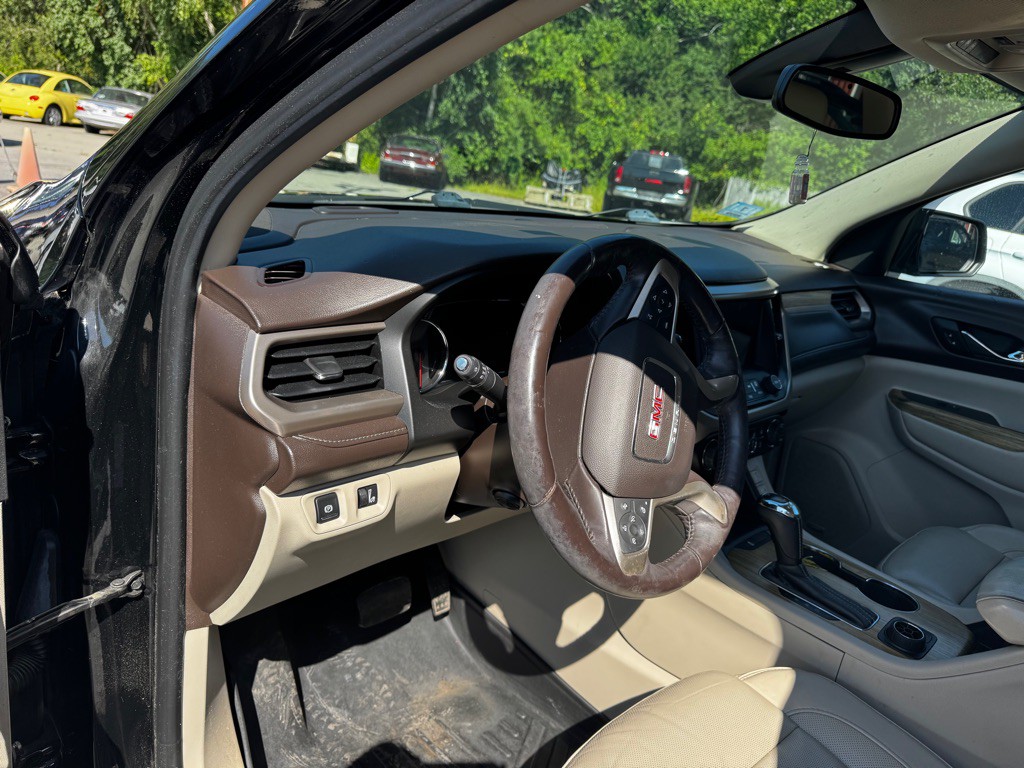 2017 GMC Acadia Image 10
