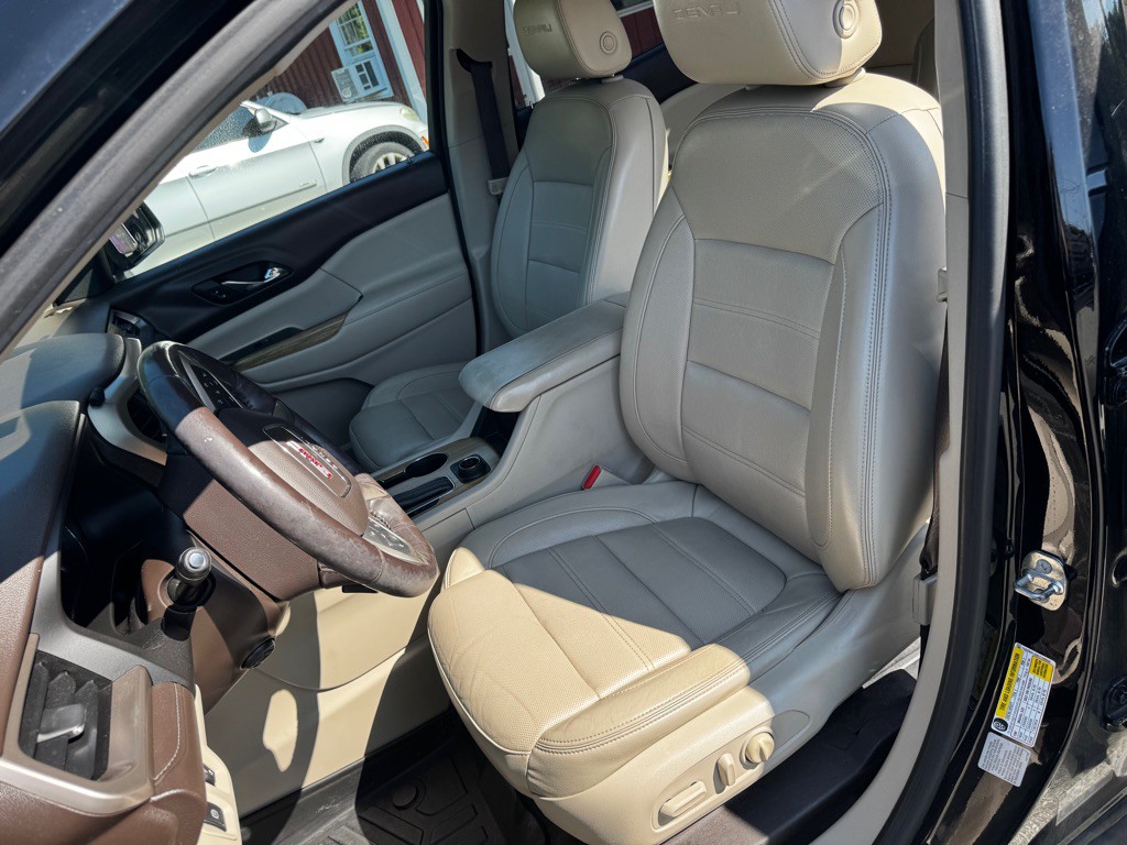 2017 GMC Acadia Image 12