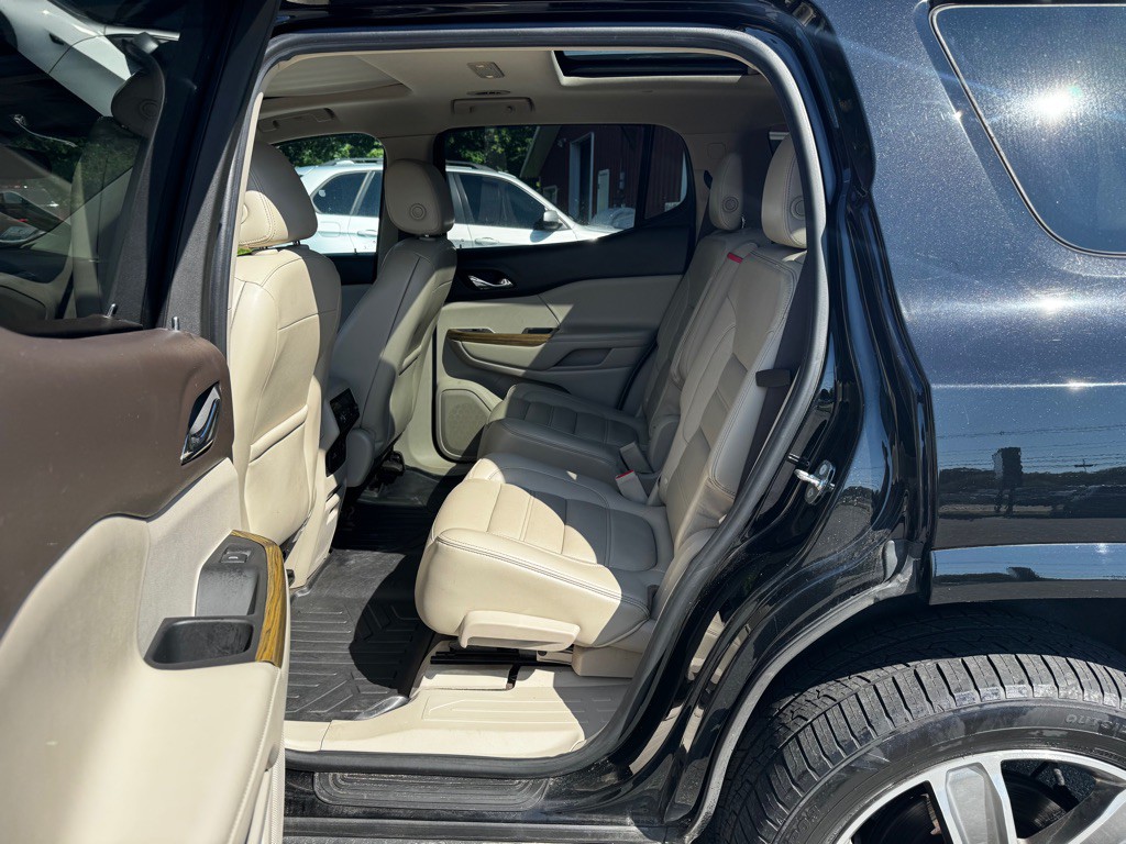 2017 GMC Acadia Image 13