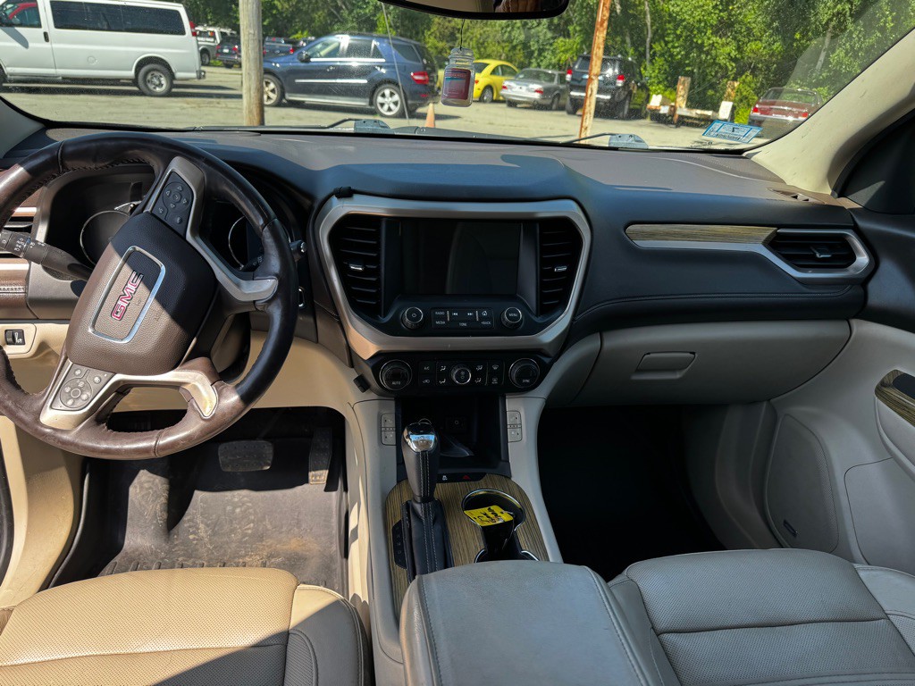 2017 GMC Acadia Image 17