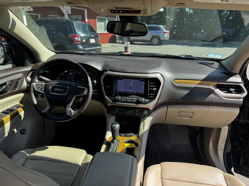 2017 GMC Acadia Image 18