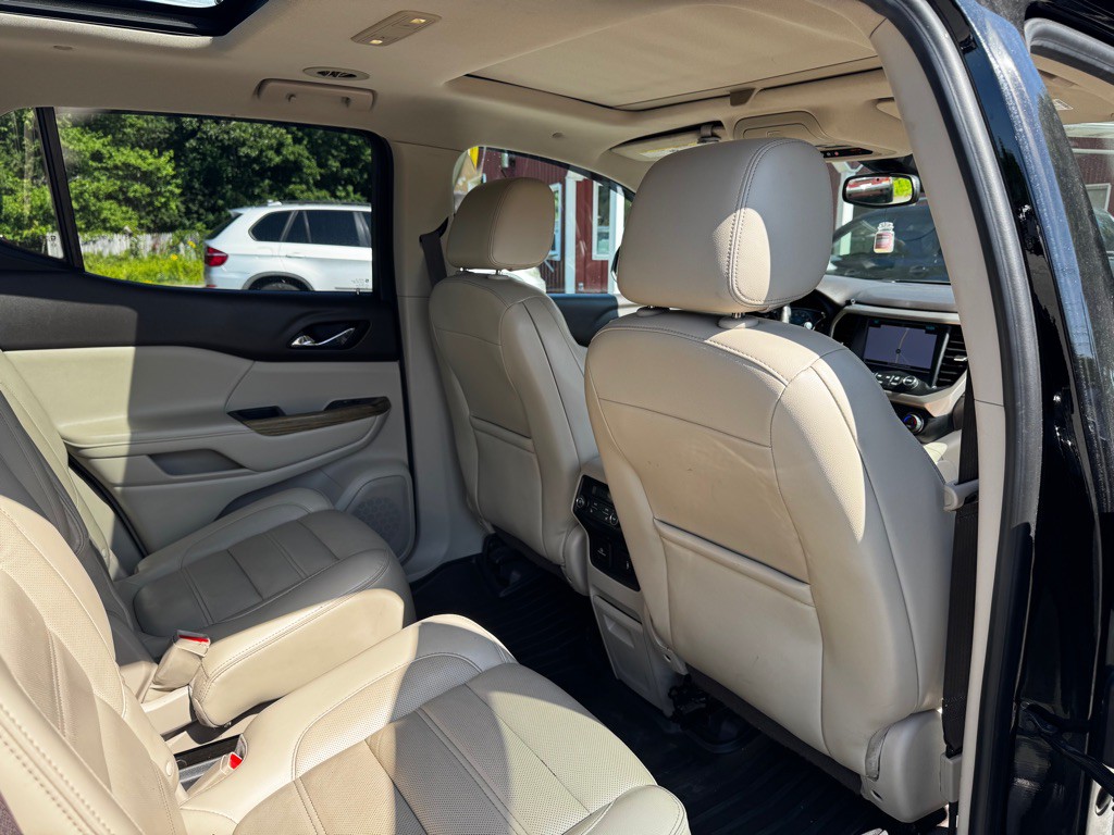 2017 GMC Acadia Image 25
