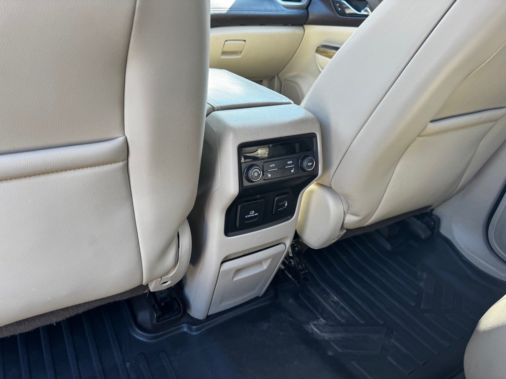 2017 GMC Acadia Image 27