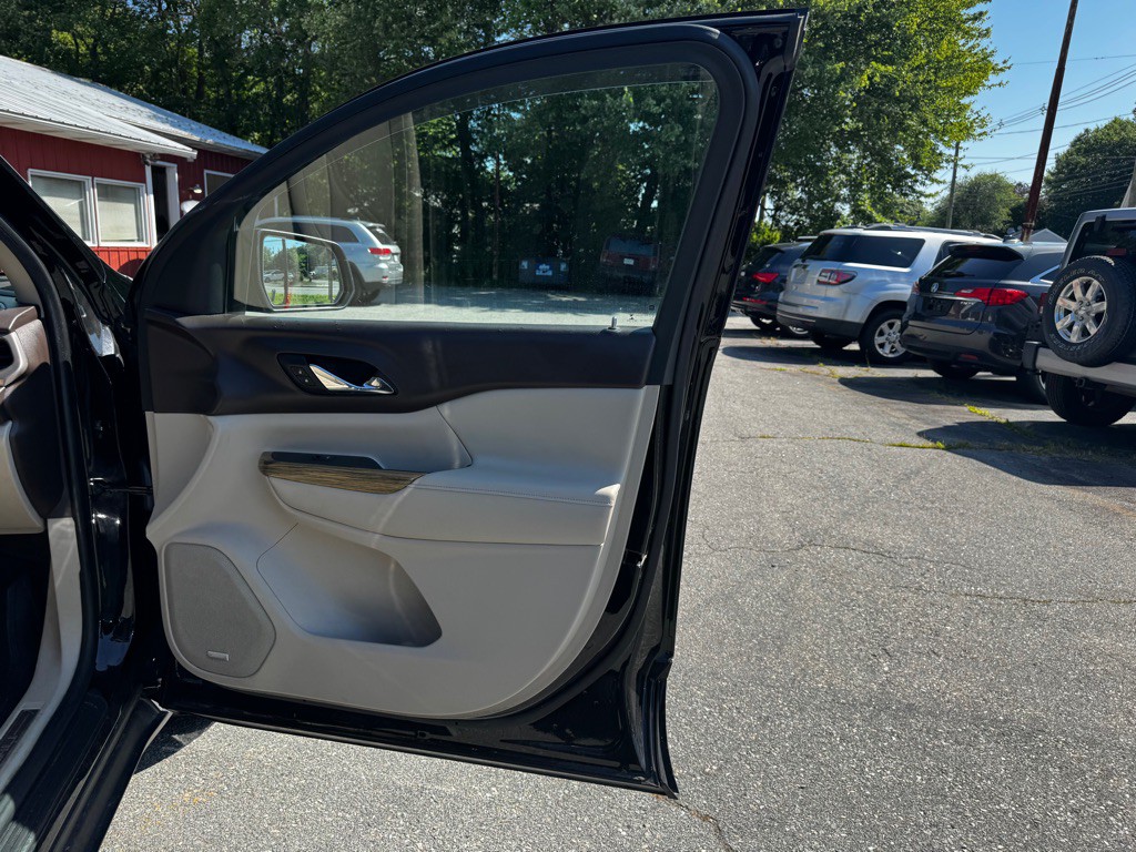 2017 GMC Acadia Image 28