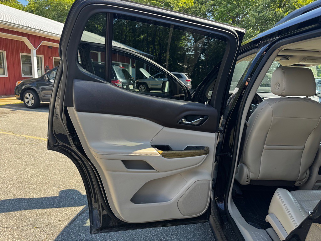 2017 GMC Acadia Image 30