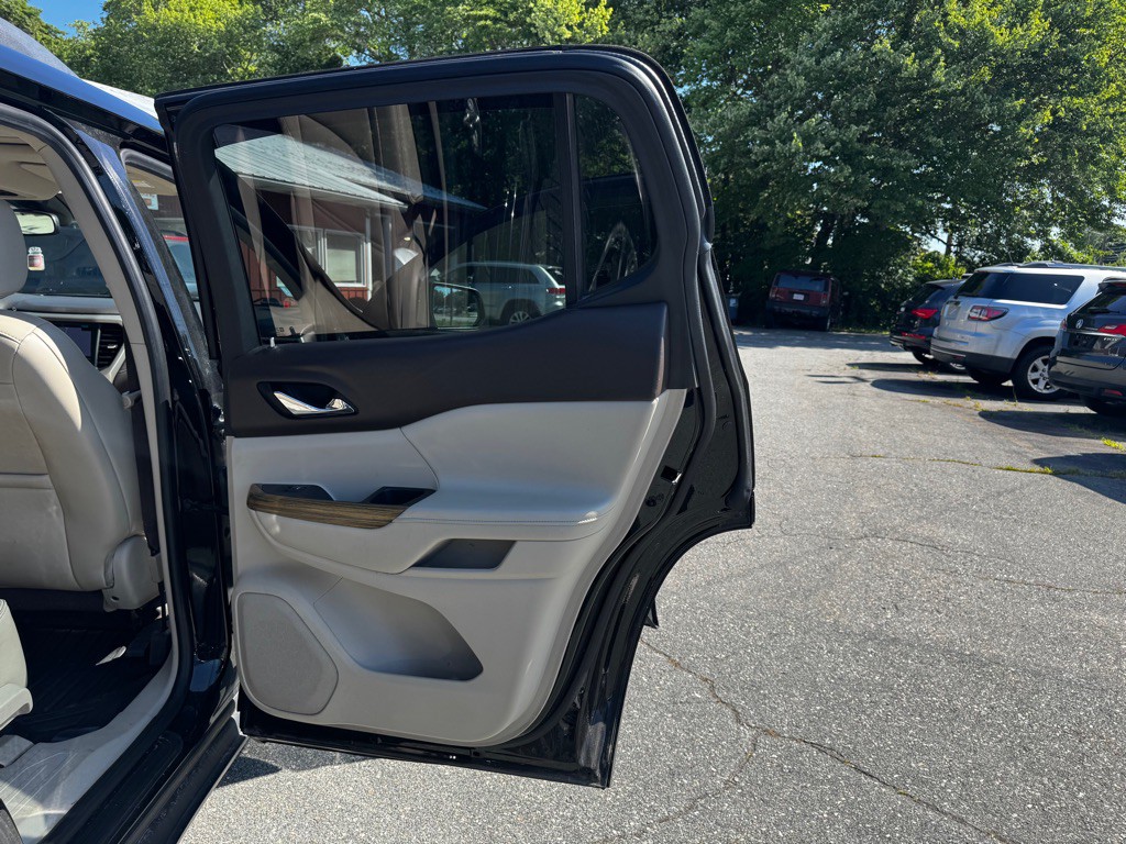 2017 GMC Acadia Image 31