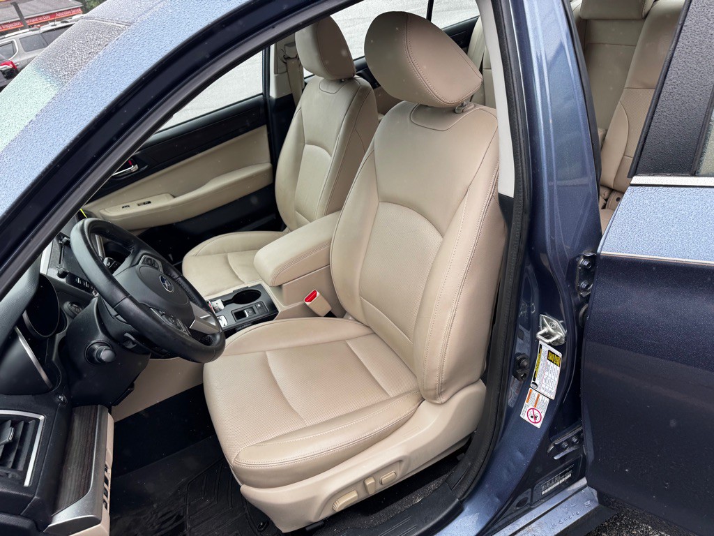 2016 Subaru Legacy Image 12