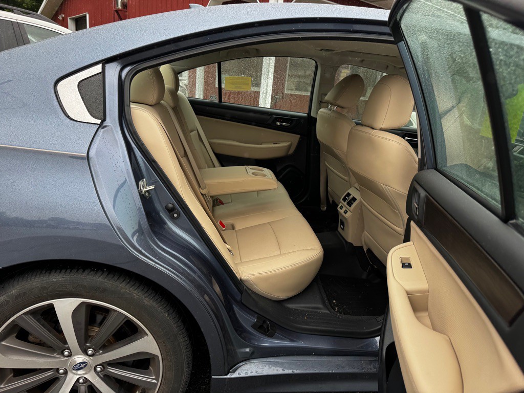 2016 Subaru Legacy Image 24