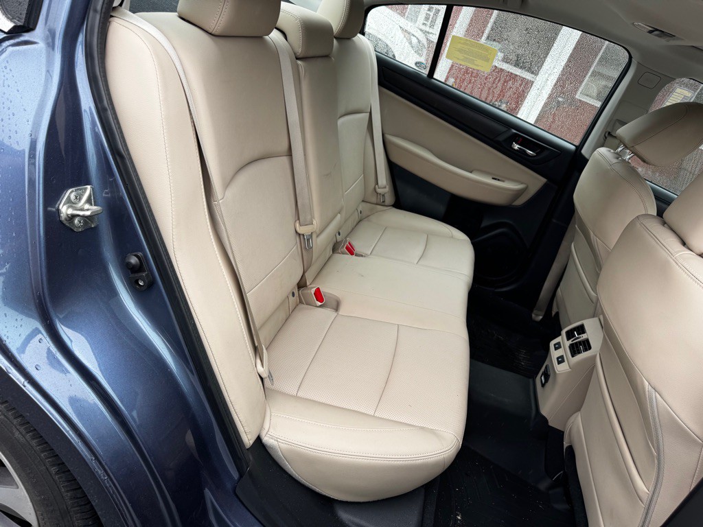 2016 Subaru Legacy Image 25