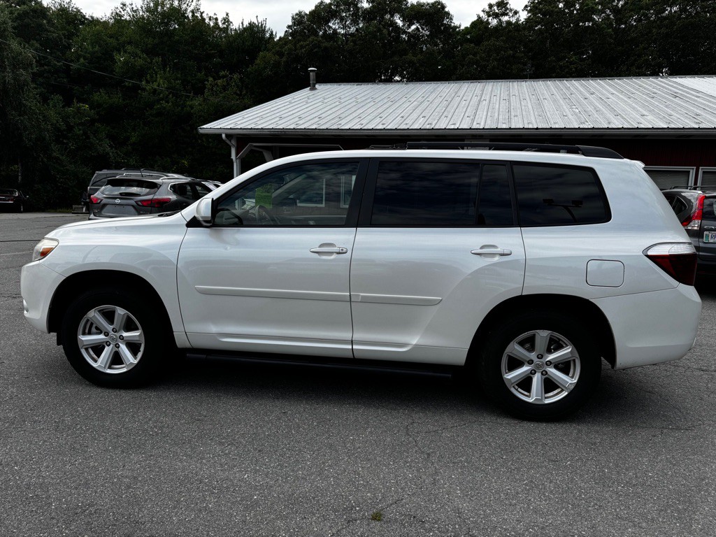 2010 Toyota Highlander Image 2