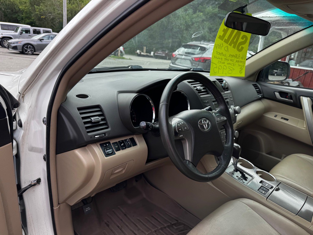 2010 Toyota Highlander Image 10
