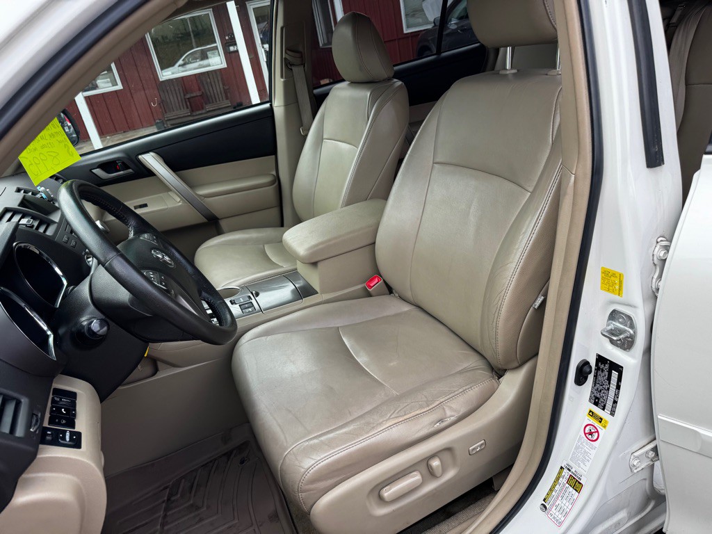 2010 Toyota Highlander Image 12