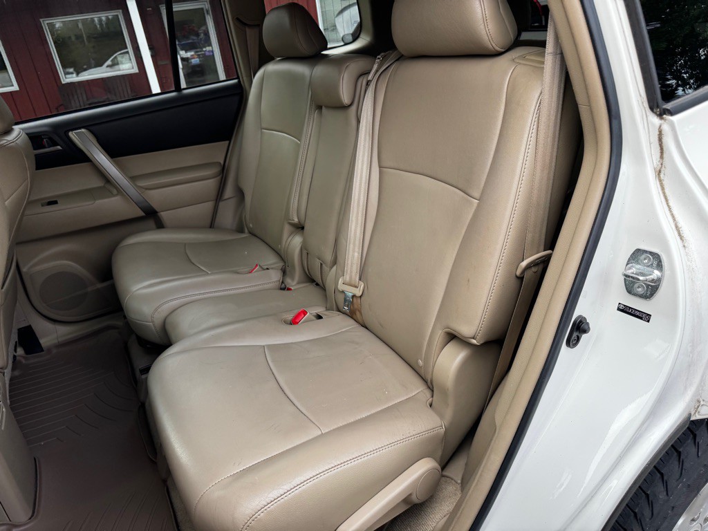 2010 Toyota Highlander Image 14