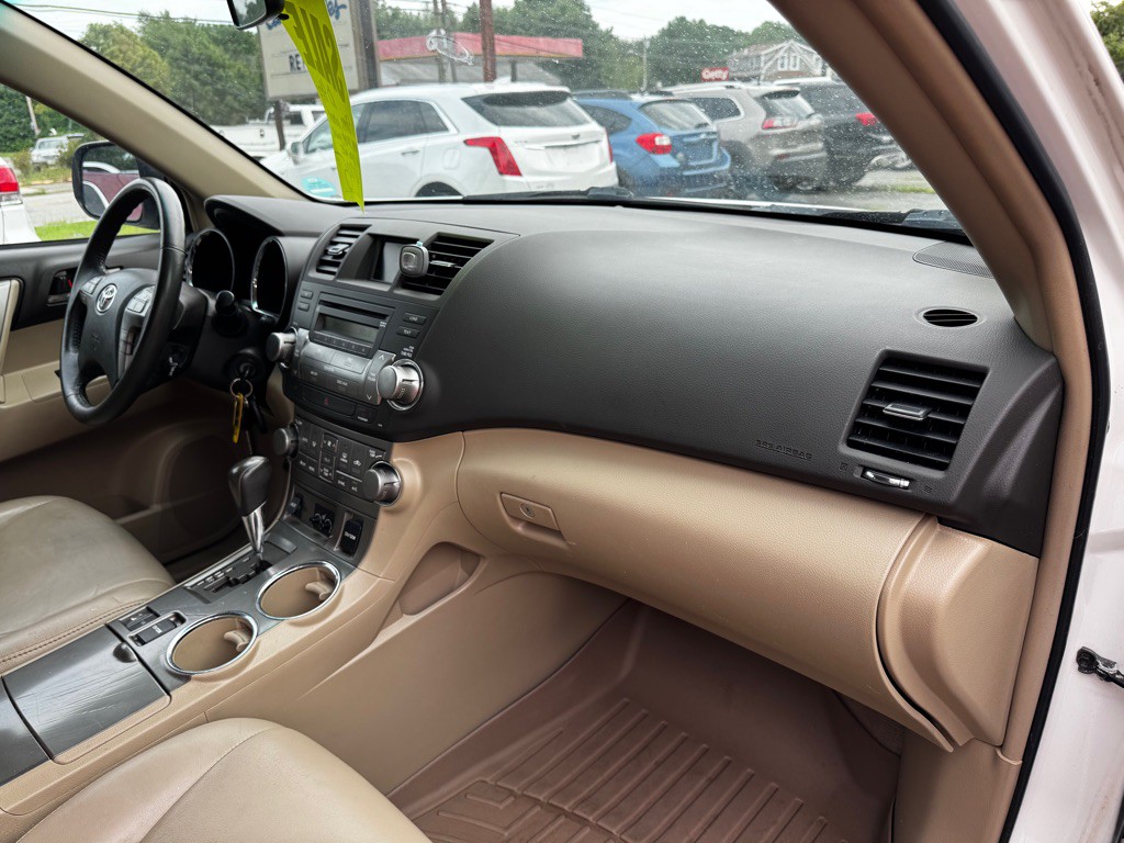 2010 Toyota Highlander Image 22
