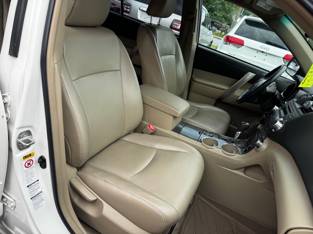 2010 Toyota Highlander Image 24