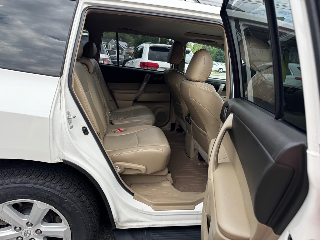2010 Toyota Highlander Image 25
