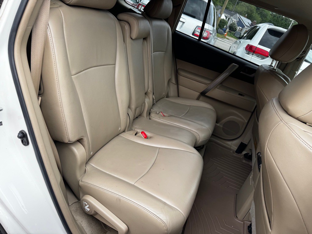 2010 Toyota Highlander Image 26
