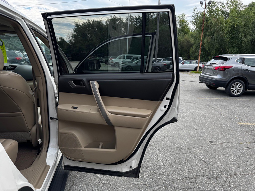 2010 Toyota Highlander Image 32