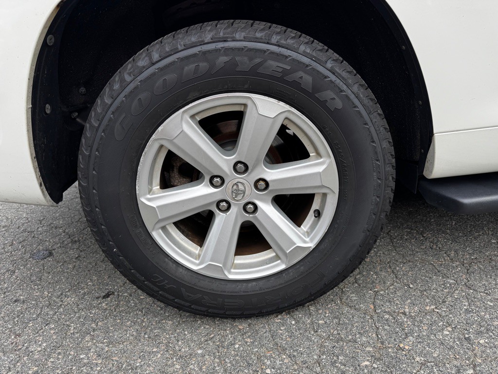 2010 Toyota Highlander Image 35