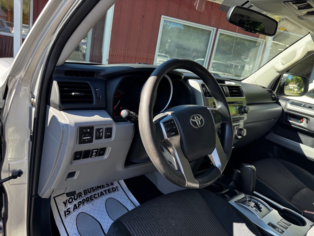 2012 Toyota 4Runner Image 10