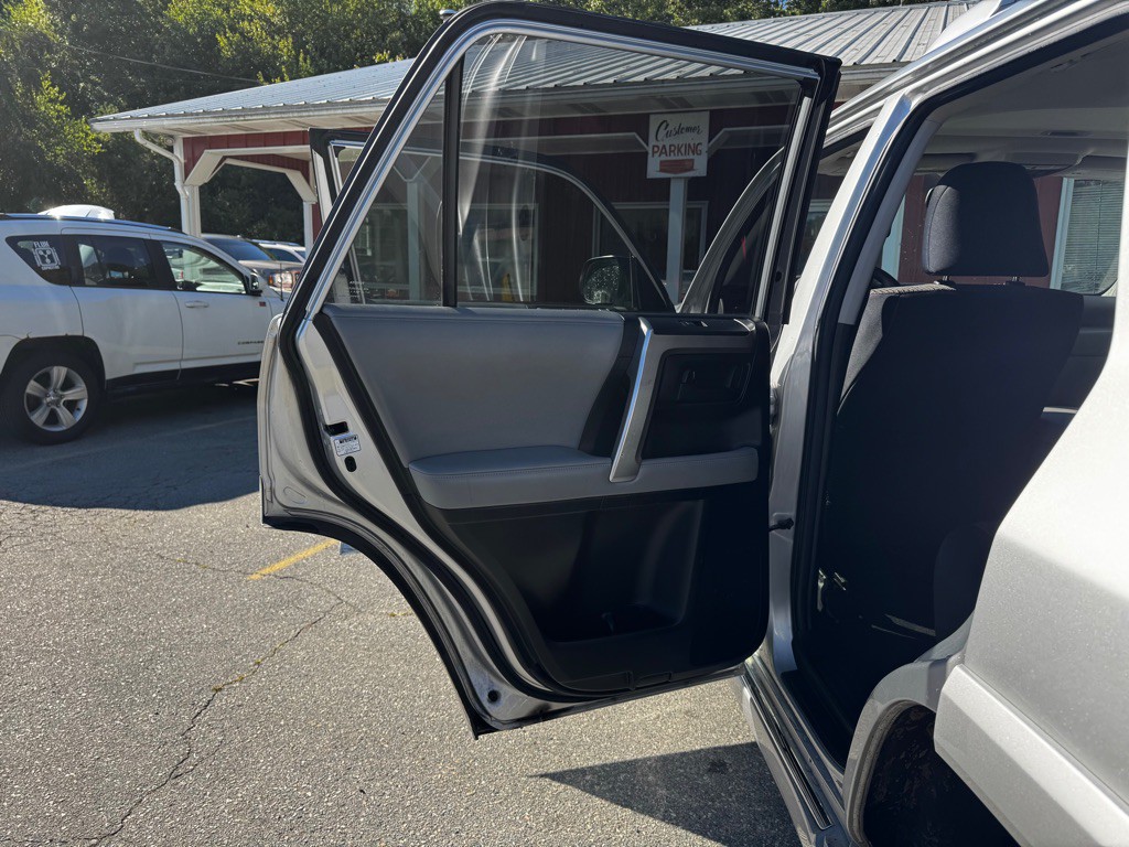 2012 Toyota 4Runner Image 18