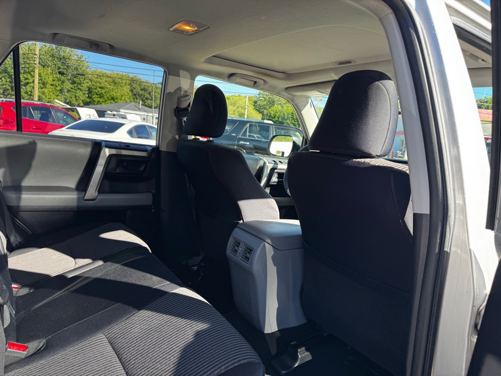 2012 Toyota 4Runner Image 25
