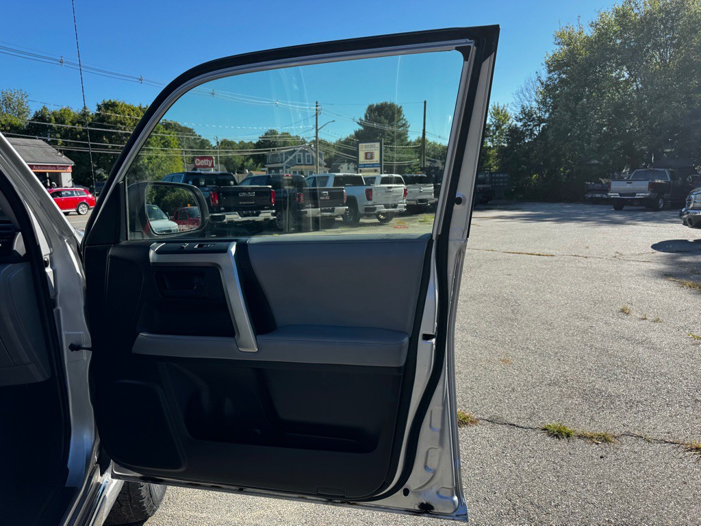 2012 Toyota 4Runner Image 26