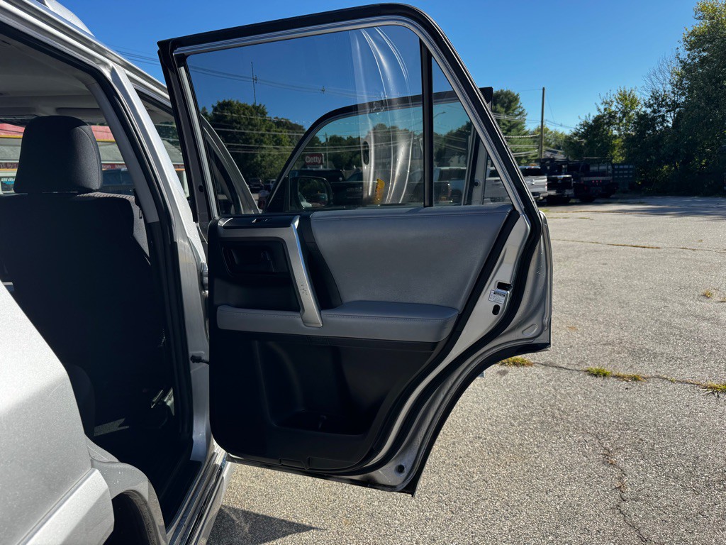 2012 Toyota 4Runner Image 27