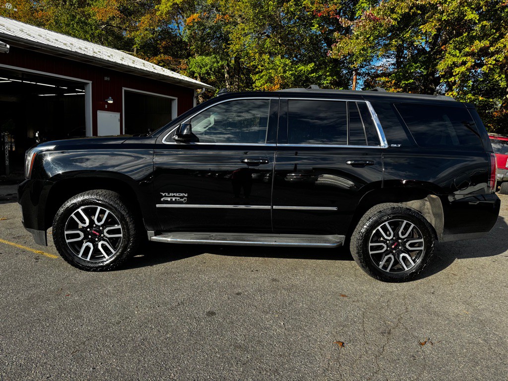 2017 GMC Yukon Image 2