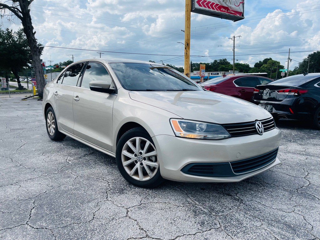 2013 Volkswagen Jetta Image 2