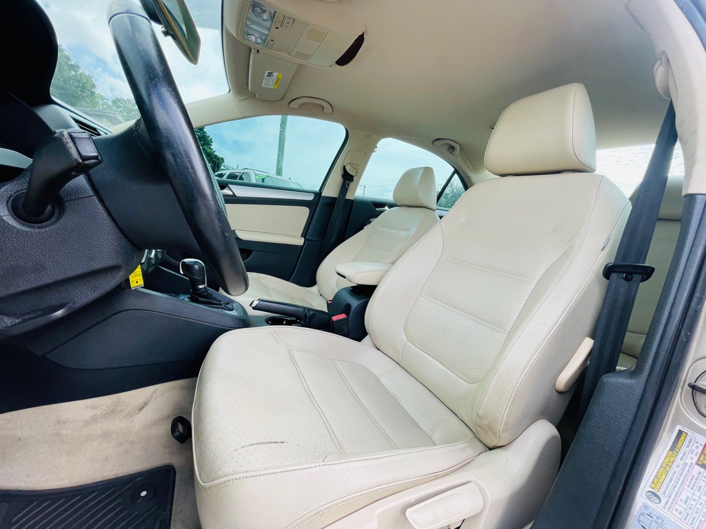 2013 Volkswagen Jetta Image 10