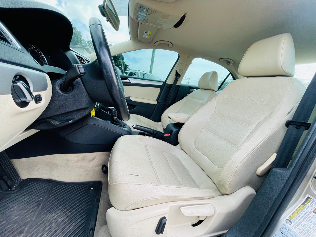2013 Volkswagen Jetta Image 11