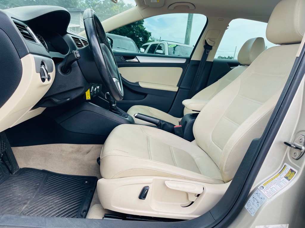 2013 Volkswagen Jetta Image 12