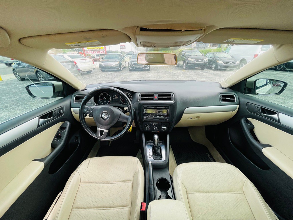 2013 Volkswagen Jetta Image 16