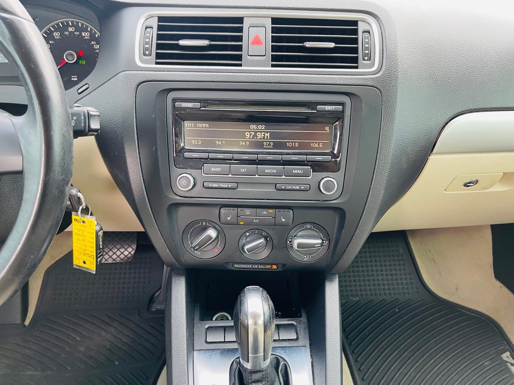 2013 Volkswagen Jetta Image 19