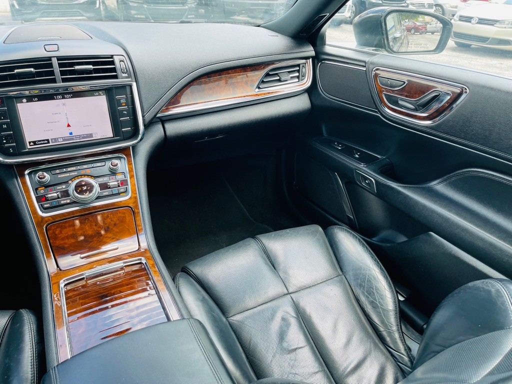 2019 Lincoln Continental Image 24