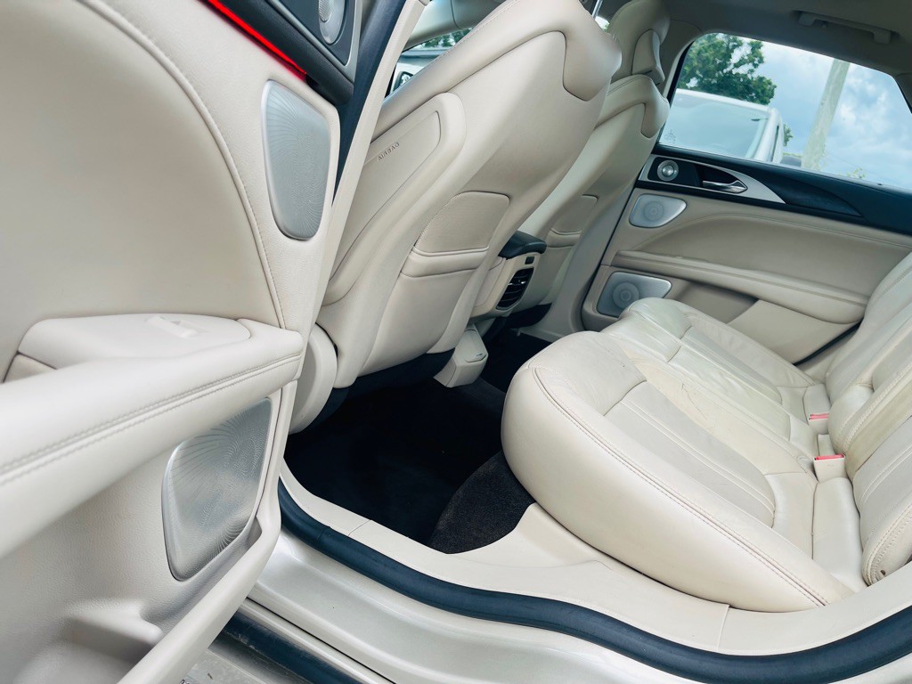 2017 Lincoln MKZ Image 31