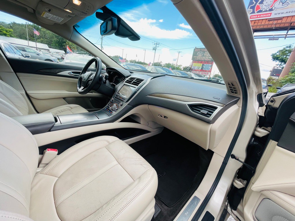 2017 Lincoln MKZ Image 34