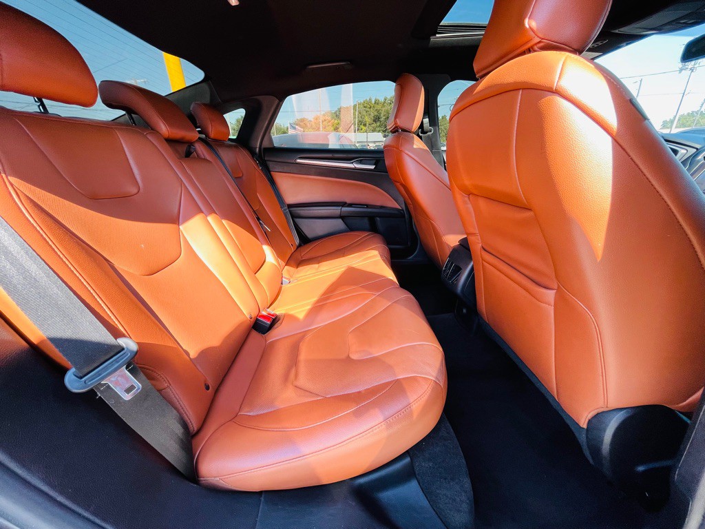 2020 Ford Fusion Image 24