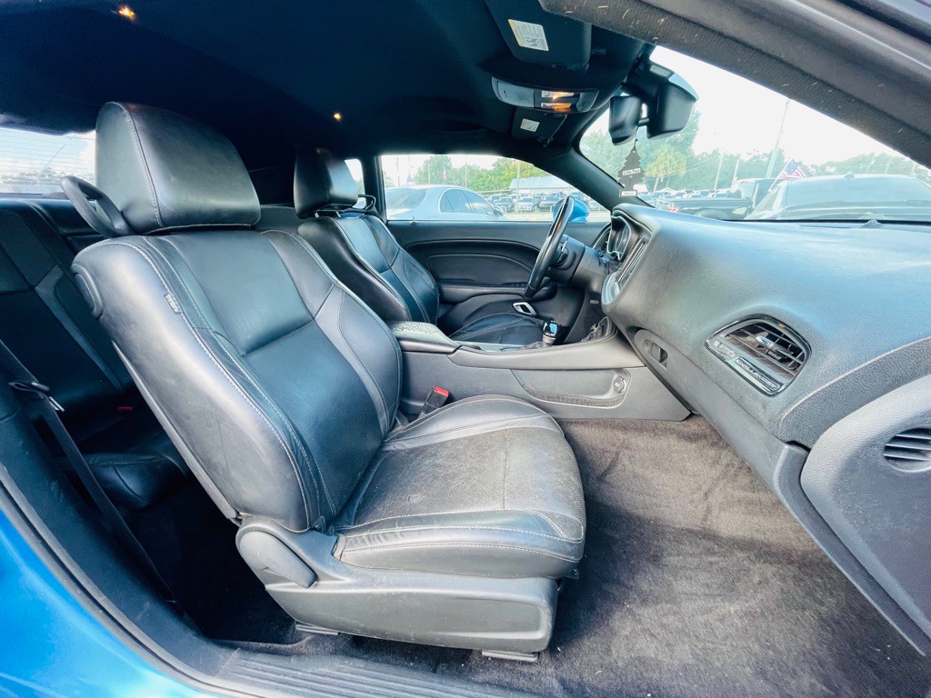 2015 Dodge Challenger Image 18