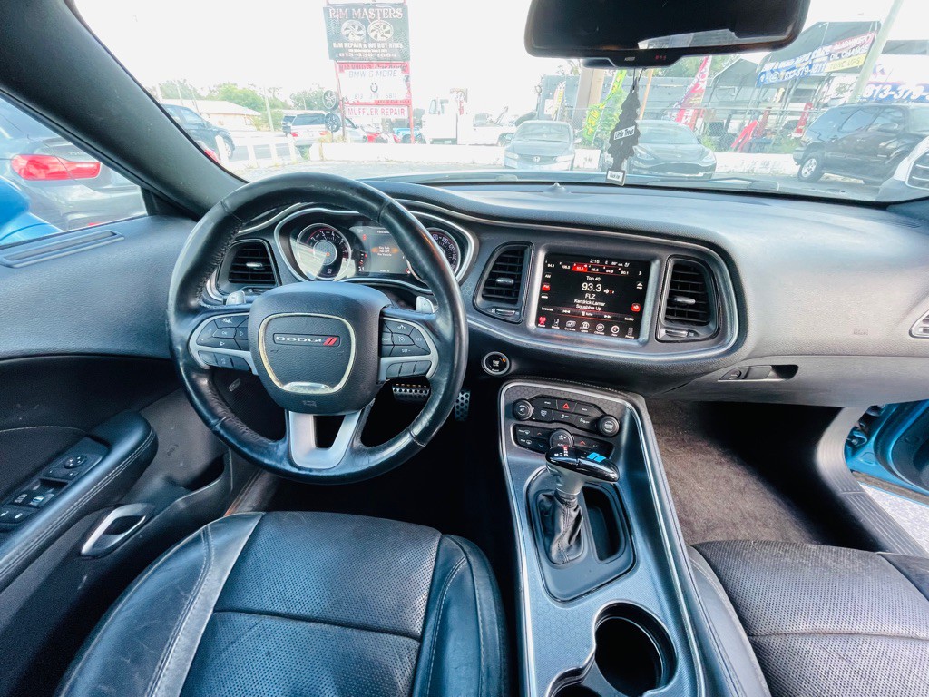2015 Dodge Challenger Image 19