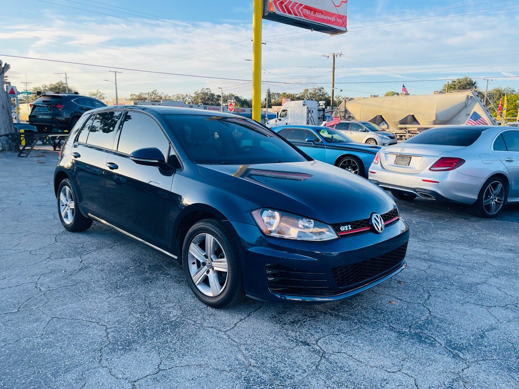 2017 Volkswagen Golf Image 2