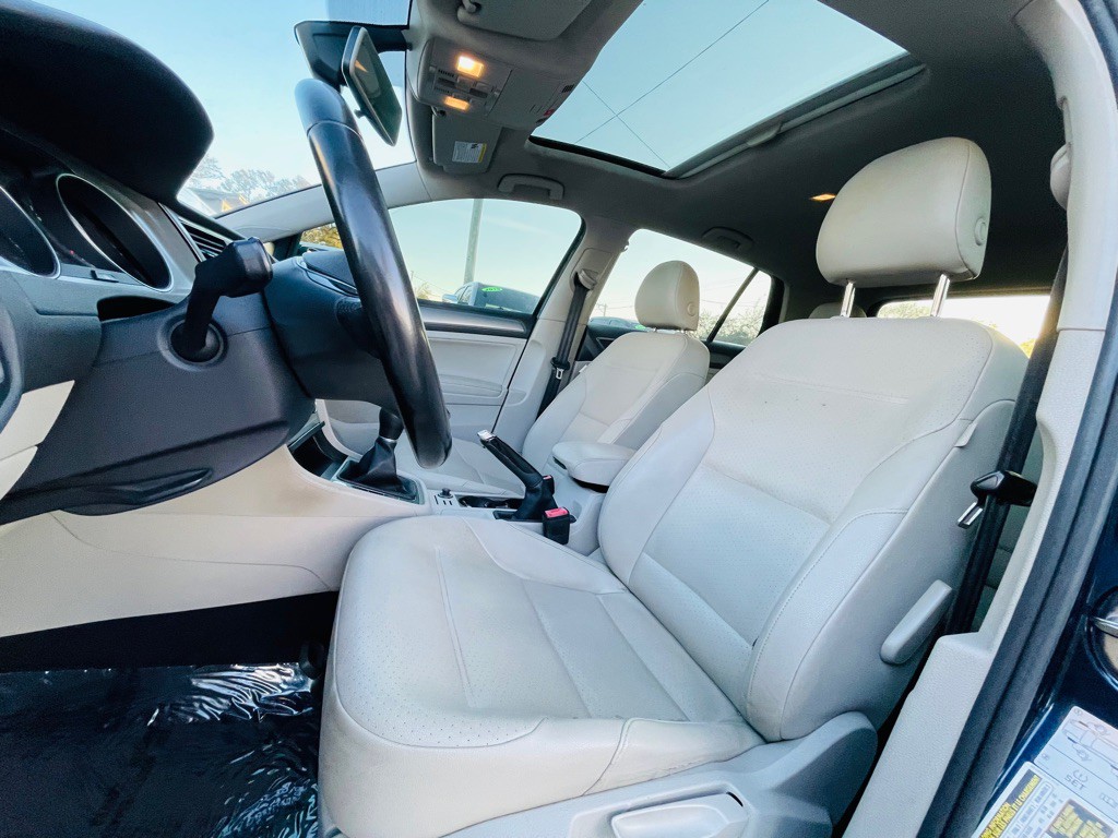 2017 Volkswagen Golf Image 10